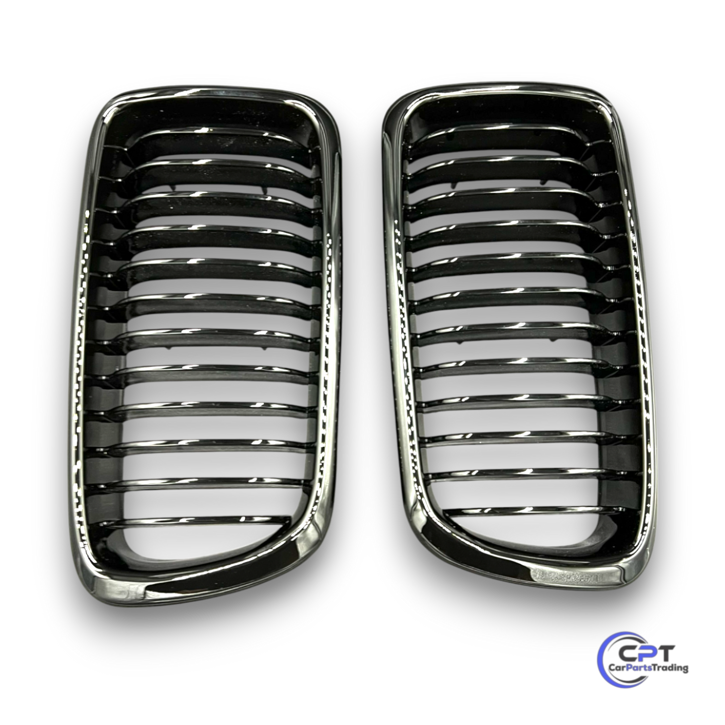 Schwarz glänzende BMW E38 Nieren - Aufwertung des Frontdesigns mit einer hochwertigen, glänzenden Oberfläche im Facelift-Stil.