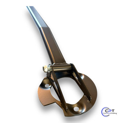 BMW E34 mit M50 Motor Domstrebe - Stabile Konstruktion zur Reduzierung von Karosserieverwindungen und Erhöhung der Straßenlage.