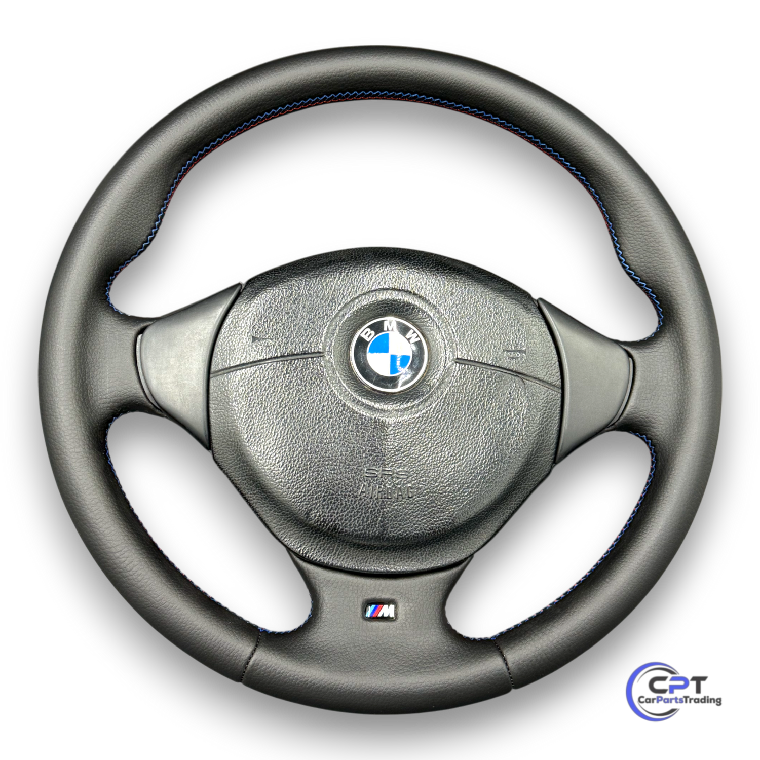 Frontalansicht des neu bezogenen BMW M Lenkrads – sportliches Design mit Echtlederbezug


