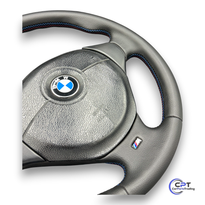 Original M-Lenkrad für BMW E36, E39, E34, E31 mit markanter M-Naht in Blau, Dunkelblau und Rot

