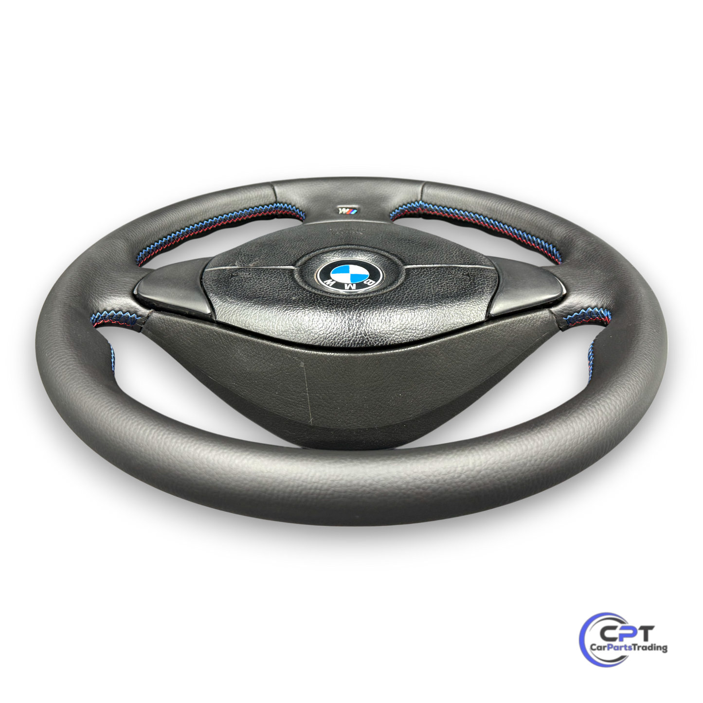 Seitenansicht des BMW M 3-Speichen Lenkrads mit optionaler Chromspange

