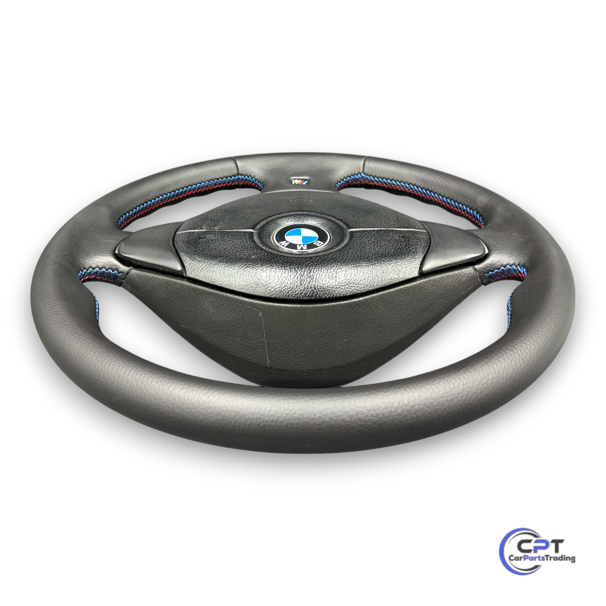 Seitenansicht des BMW M 3-Speichen Lenkrads mit optionaler Chromspange


