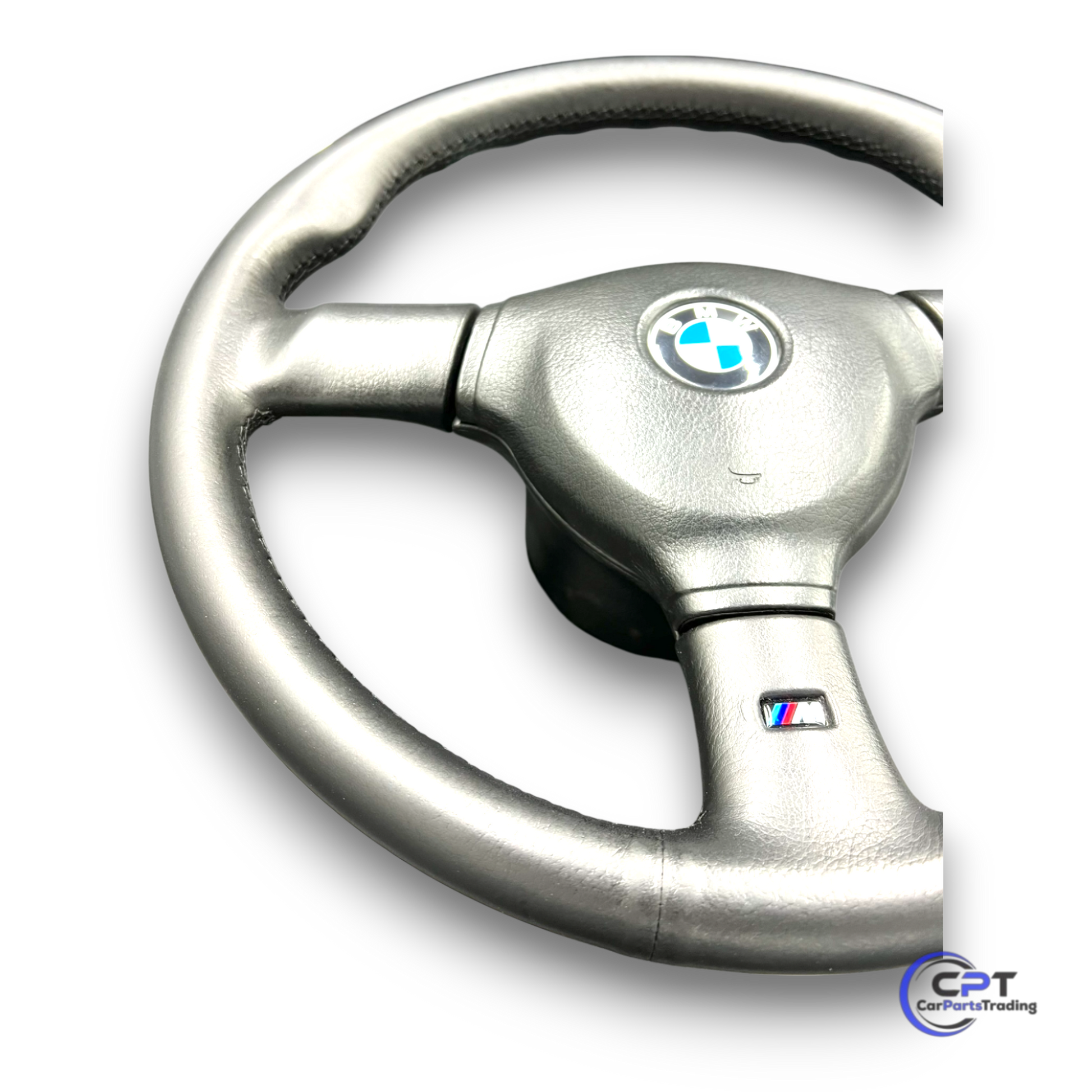 Nahaufnahme des BMW E36 M-Technik Lenkrads - hochwertiges Leder und sportliche Optik